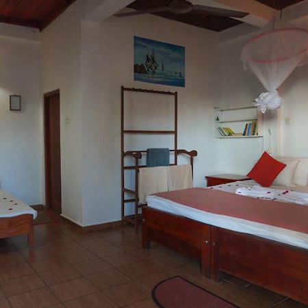 Shanthi Beach Resort Unawatuna Bagian luar foto