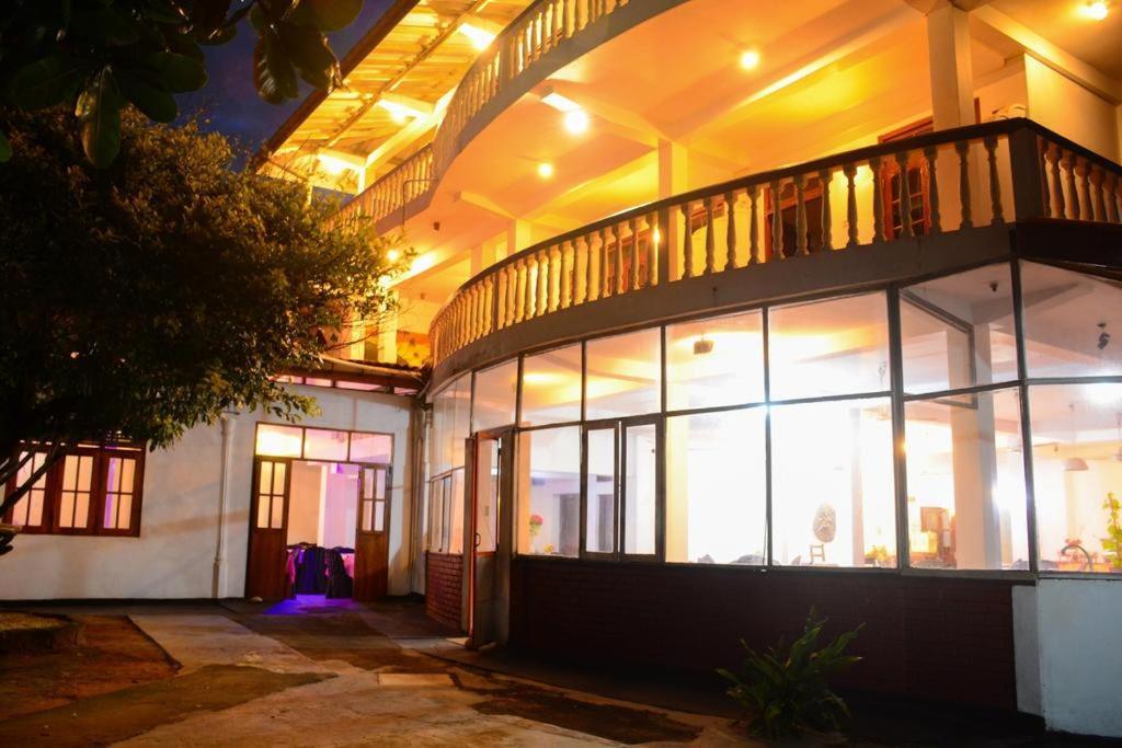 Shanthi Beach Resort Unawatuna Bagian luar foto