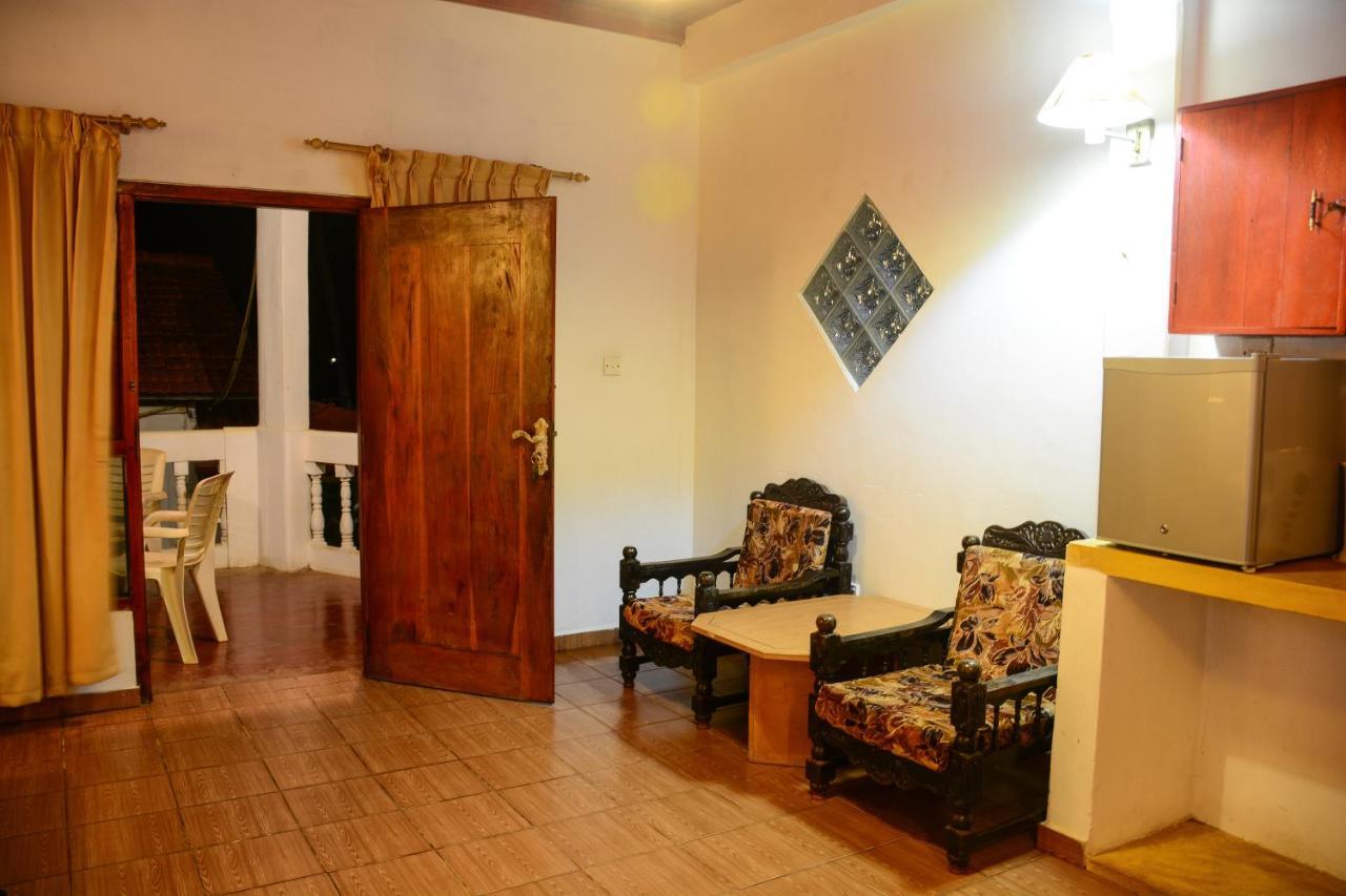 Shanthi Beach Resort Unawatuna Bagian luar foto