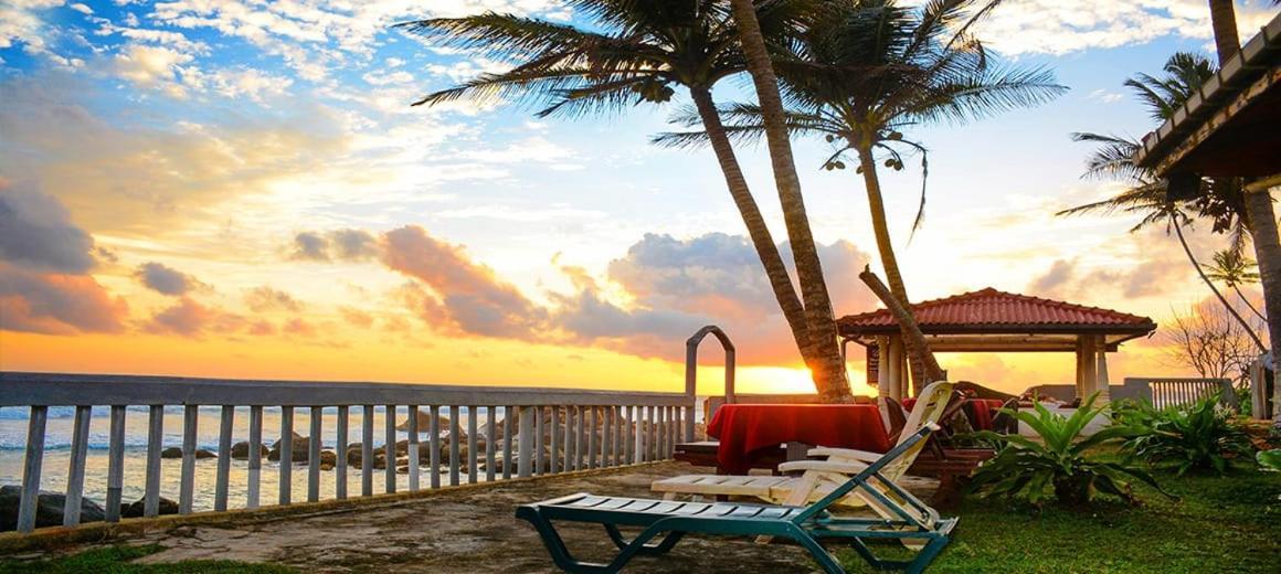 Shanthi Beach Resort Unawatuna Bagian luar foto