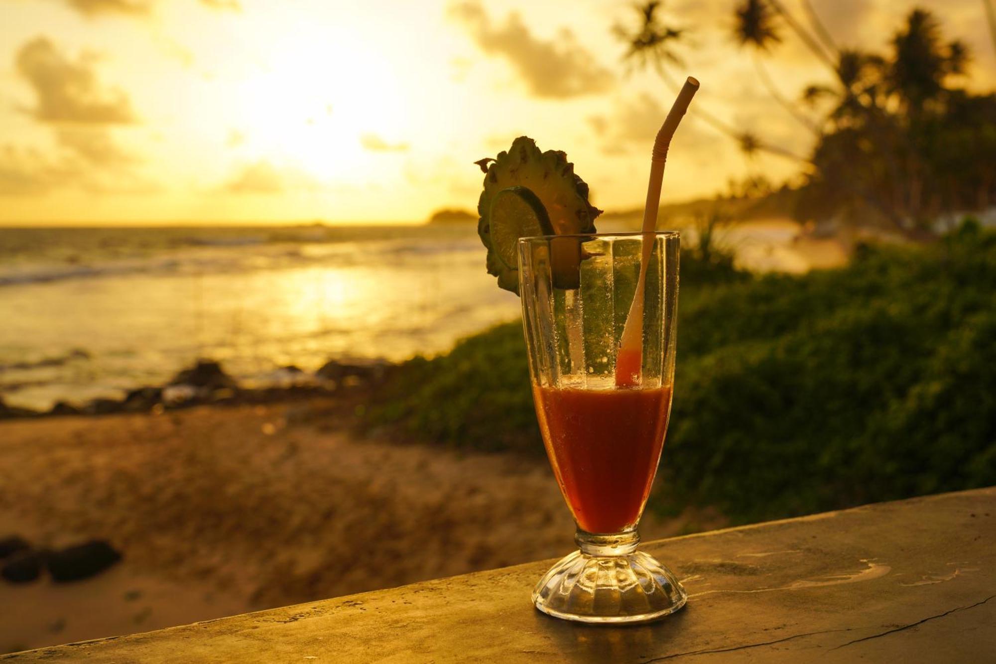 Shanthi Beach Resort Unawatuna Bagian luar foto