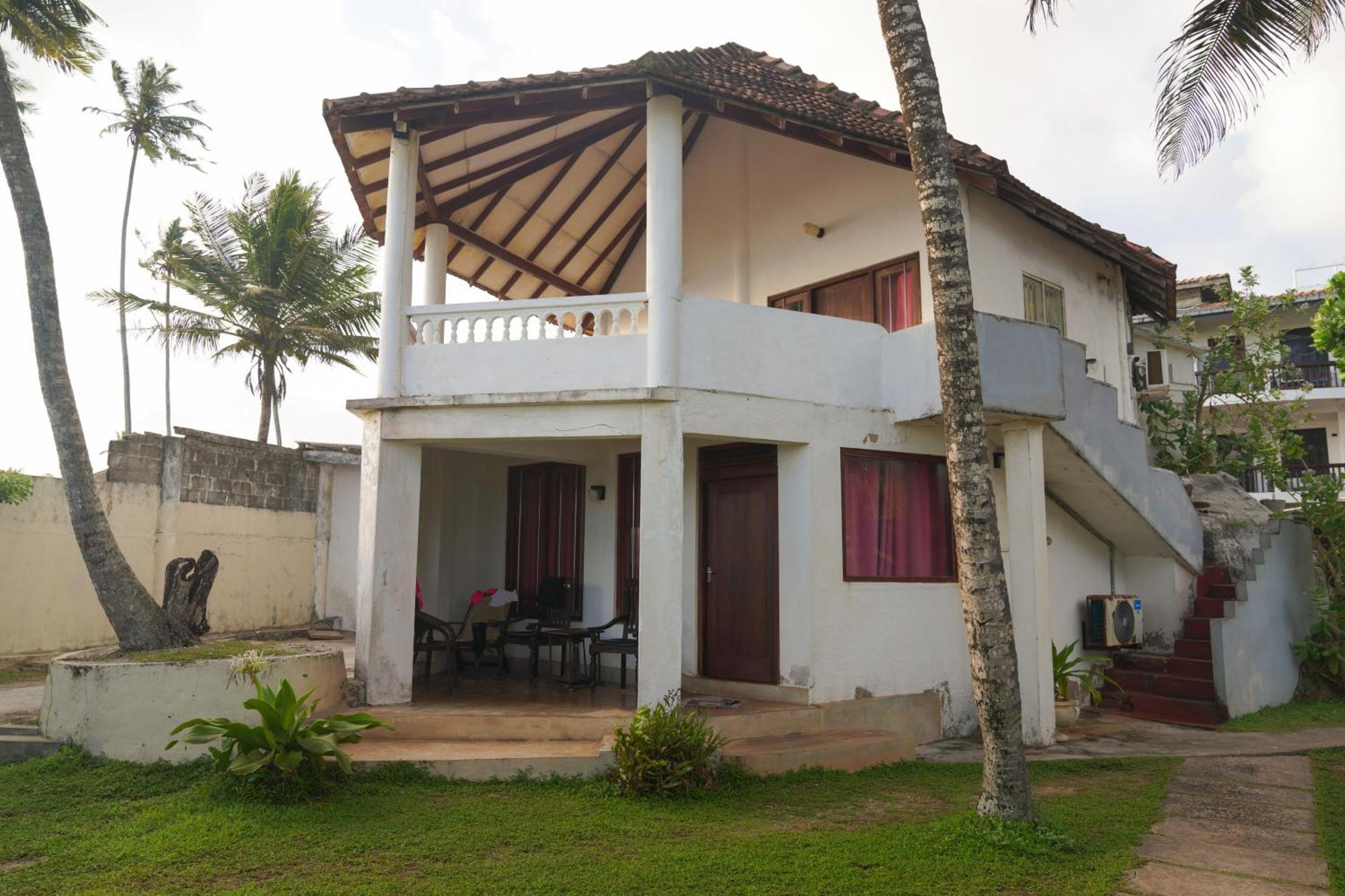 Shanthi Beach Resort Unawatuna Bagian luar foto