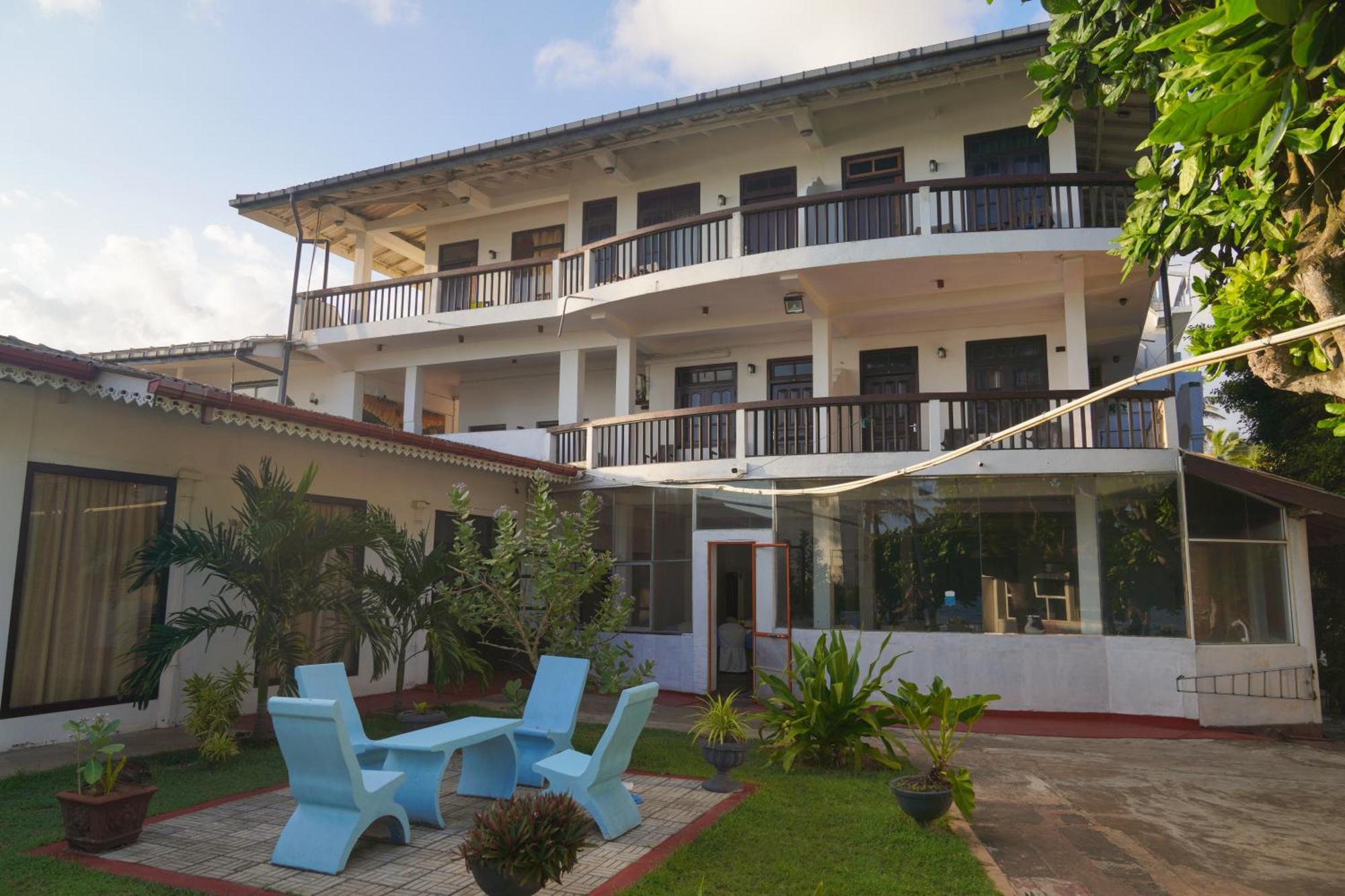 Shanthi Beach Resort Unawatuna Bagian luar foto
