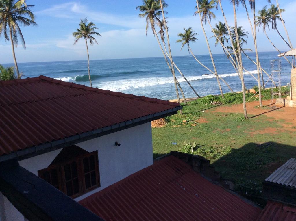 Shanthi Beach Resort Unawatuna Bagian luar foto