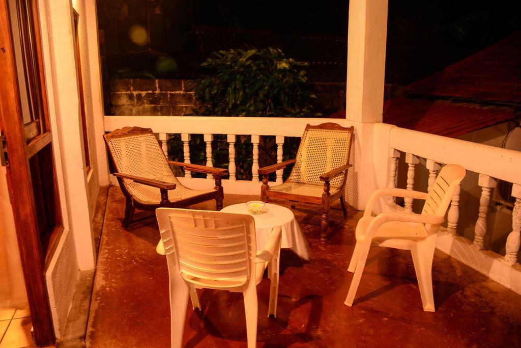 Shanthi Beach Resort Unawatuna Bagian luar foto