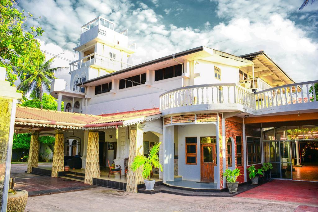 Shanthi Beach Resort Unawatuna Bagian luar foto