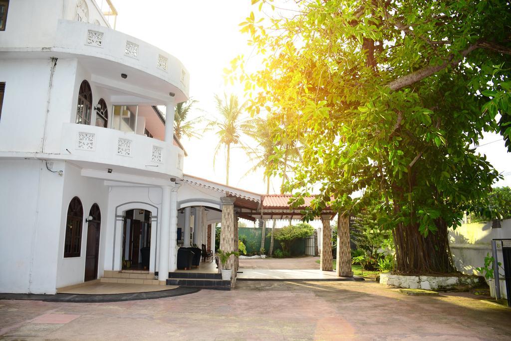 Shanthi Beach Resort Unawatuna Bagian luar foto