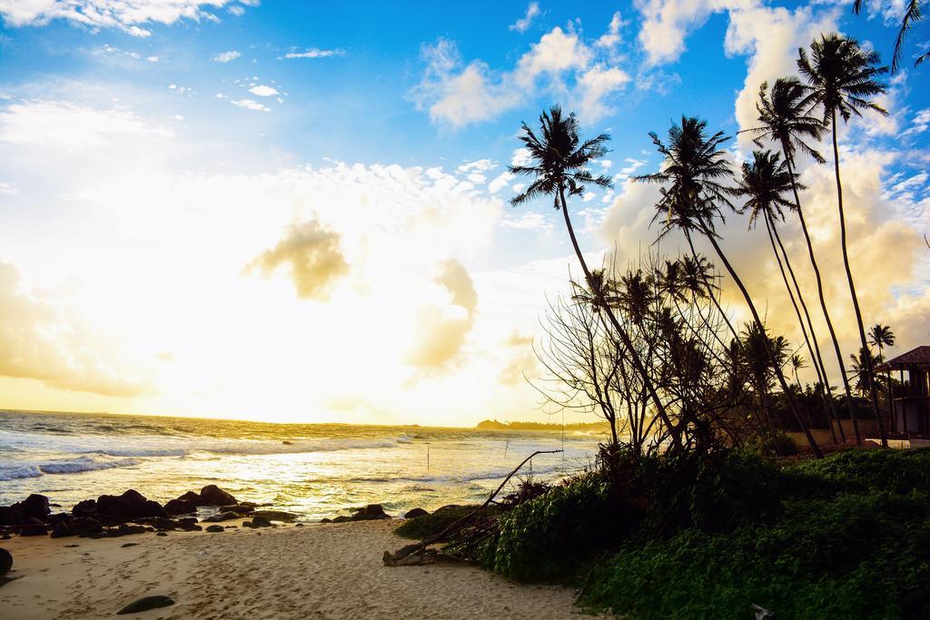 Shanthi Beach Resort Unawatuna Bagian luar foto