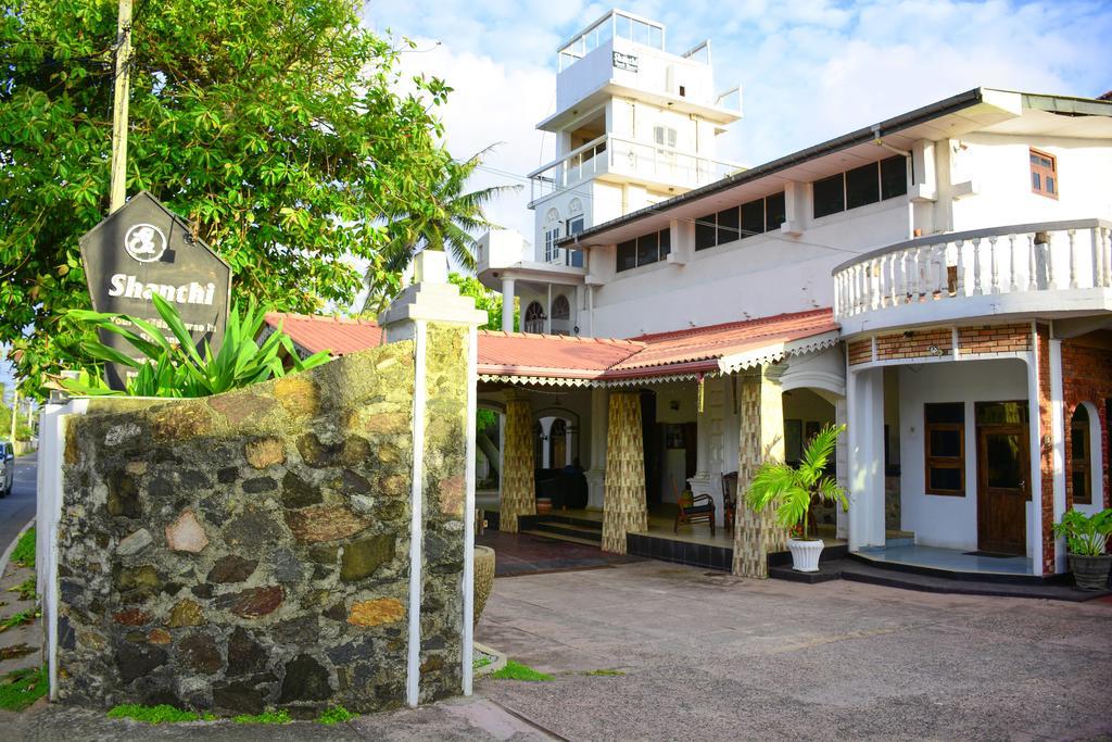Shanthi Beach Resort Unawatuna Bagian luar foto