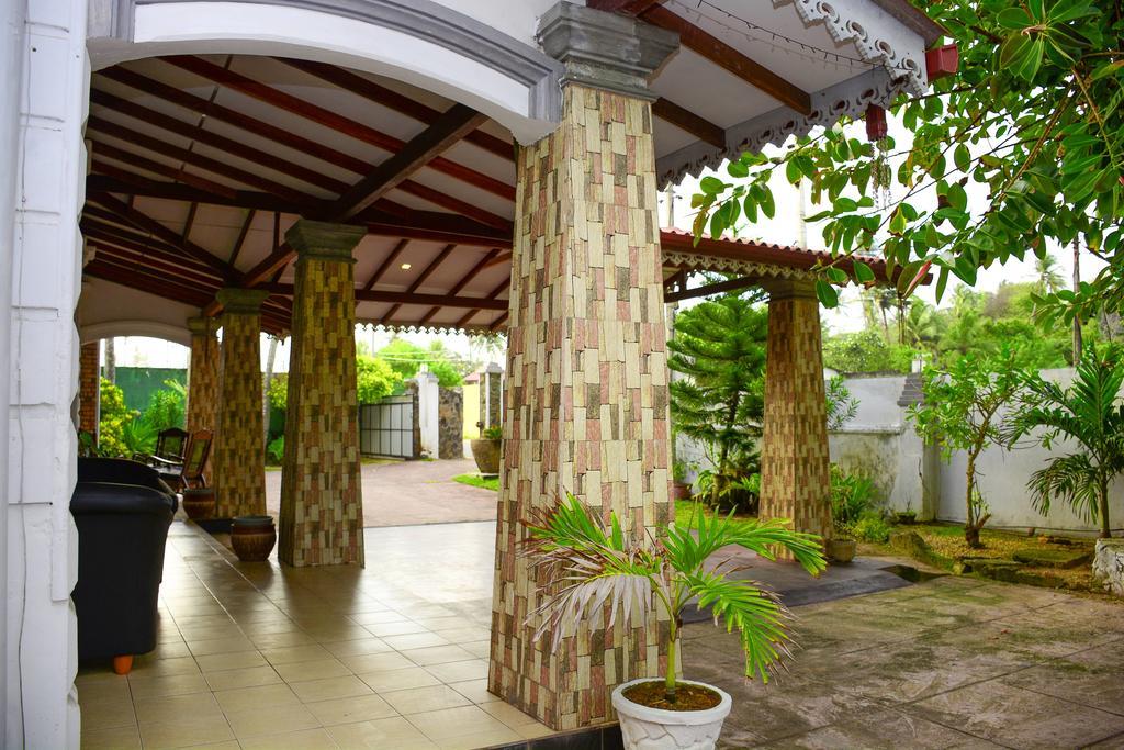 Shanthi Beach Resort Unawatuna Bagian luar foto