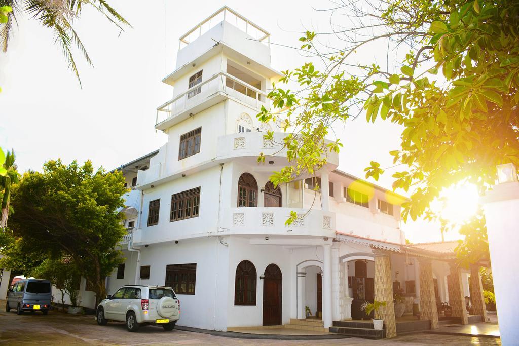 Shanthi Beach Resort Unawatuna Bagian luar foto
