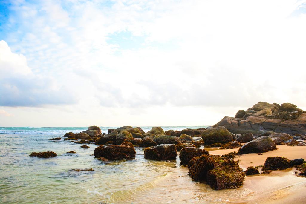 Shanthi Beach Resort Unawatuna Bagian luar foto