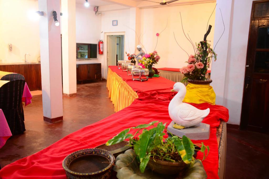 Shanthi Beach Resort Unawatuna Bagian luar foto