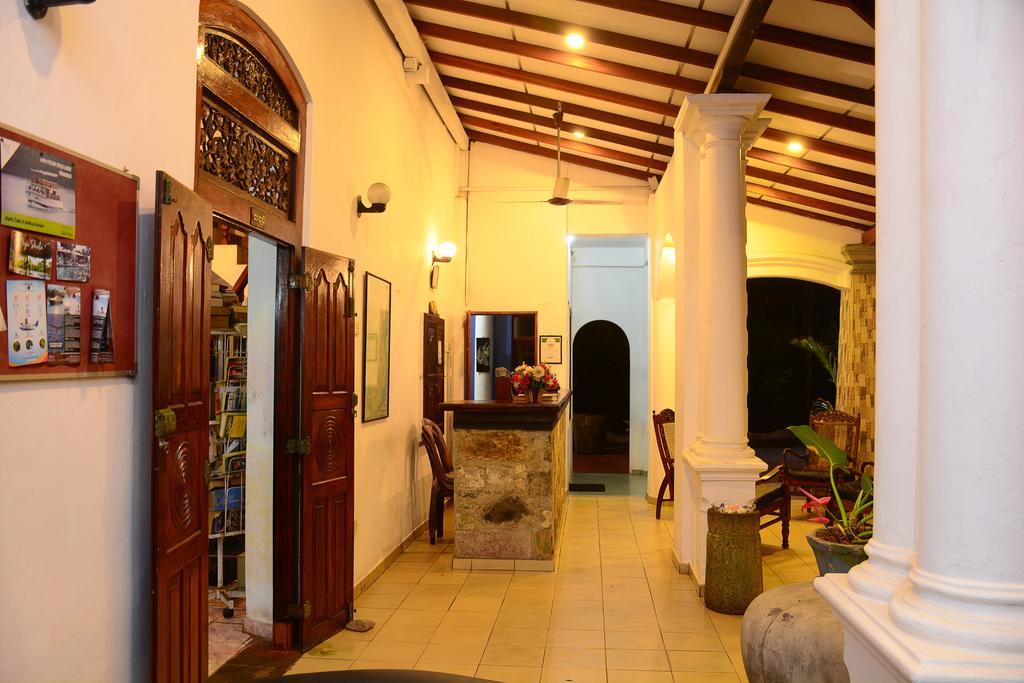 Shanthi Beach Resort Unawatuna Bagian luar foto