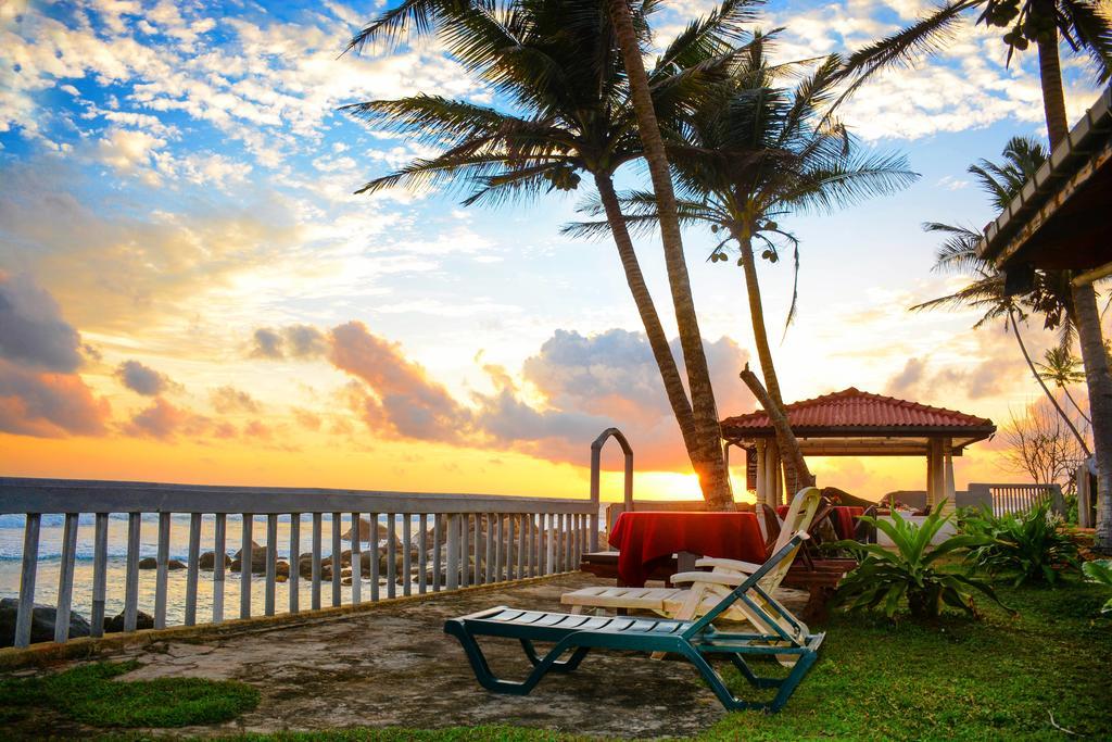Shanthi Beach Resort Unawatuna Bagian luar foto