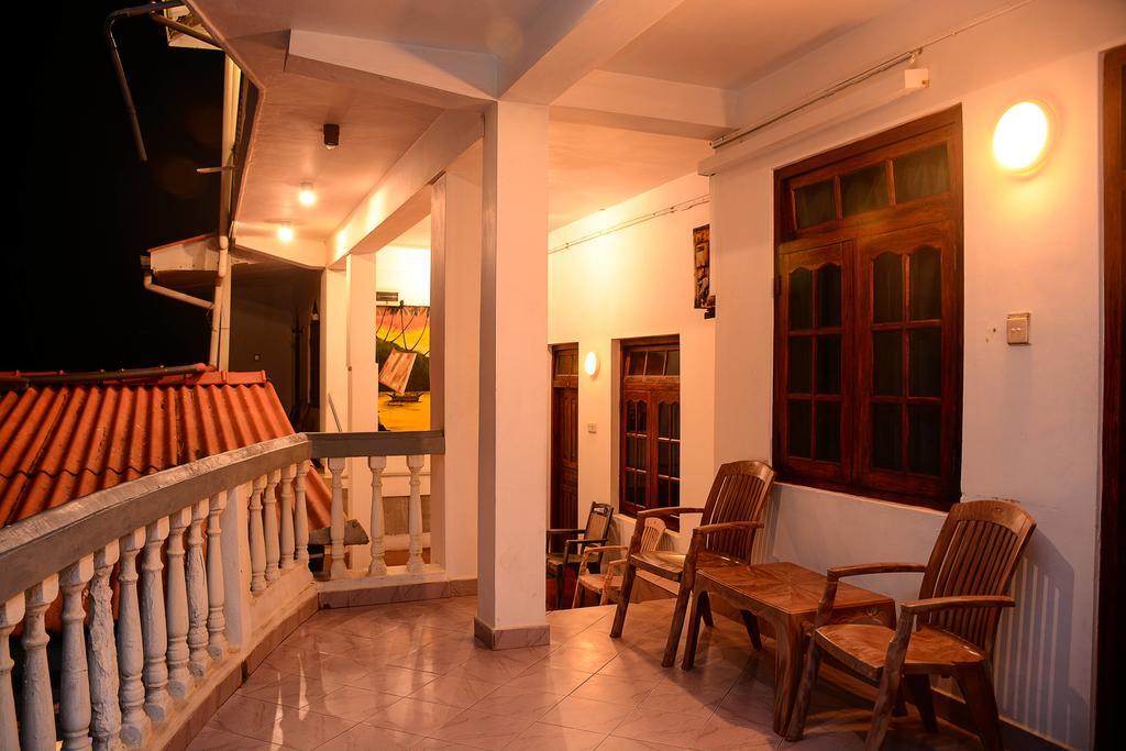 Shanthi Beach Resort Unawatuna Bagian luar foto