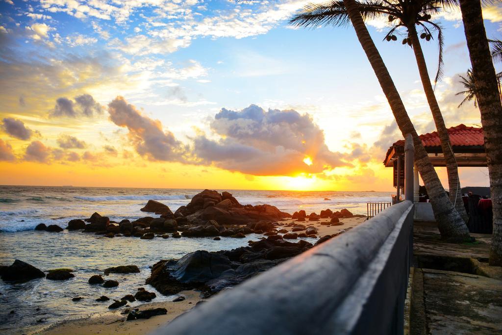 Shanthi Beach Resort Unawatuna Bagian luar foto