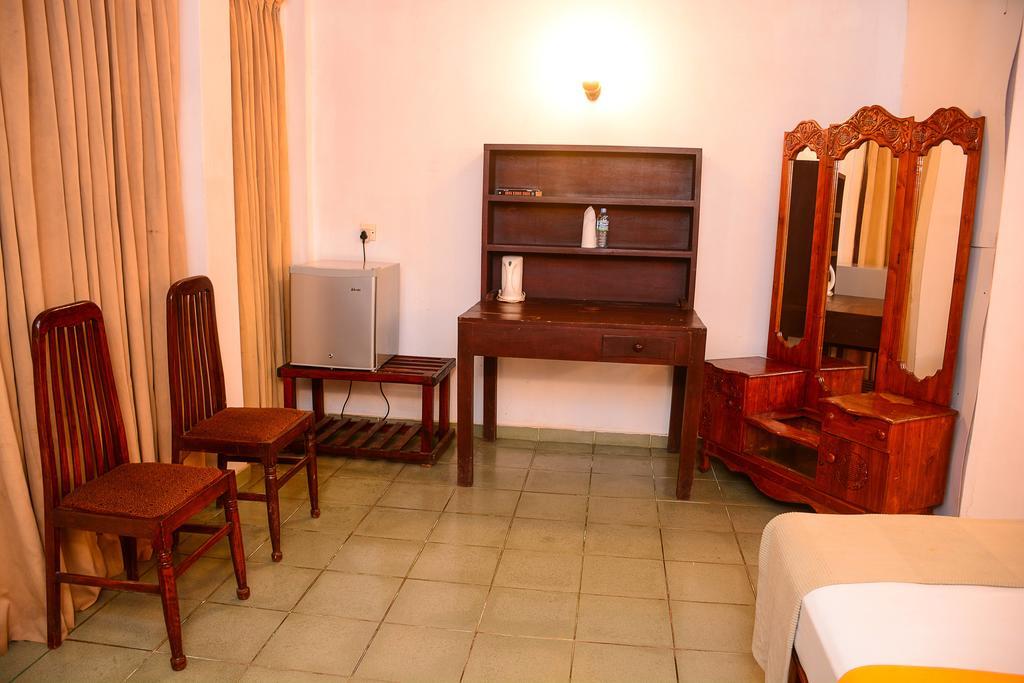 Shanthi Beach Resort Unawatuna Bagian luar foto