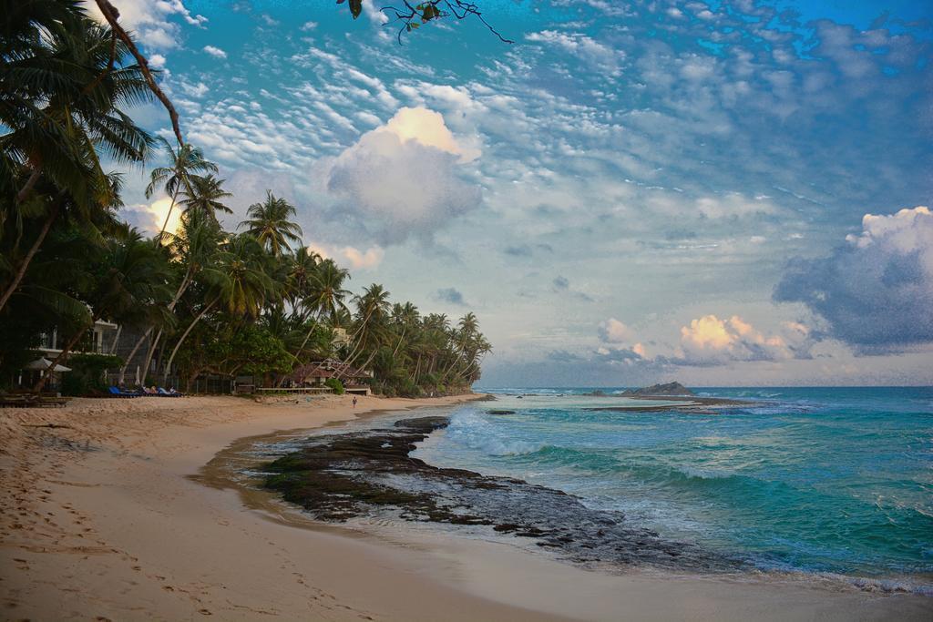 Shanthi Beach Resort Unawatuna Bagian luar foto