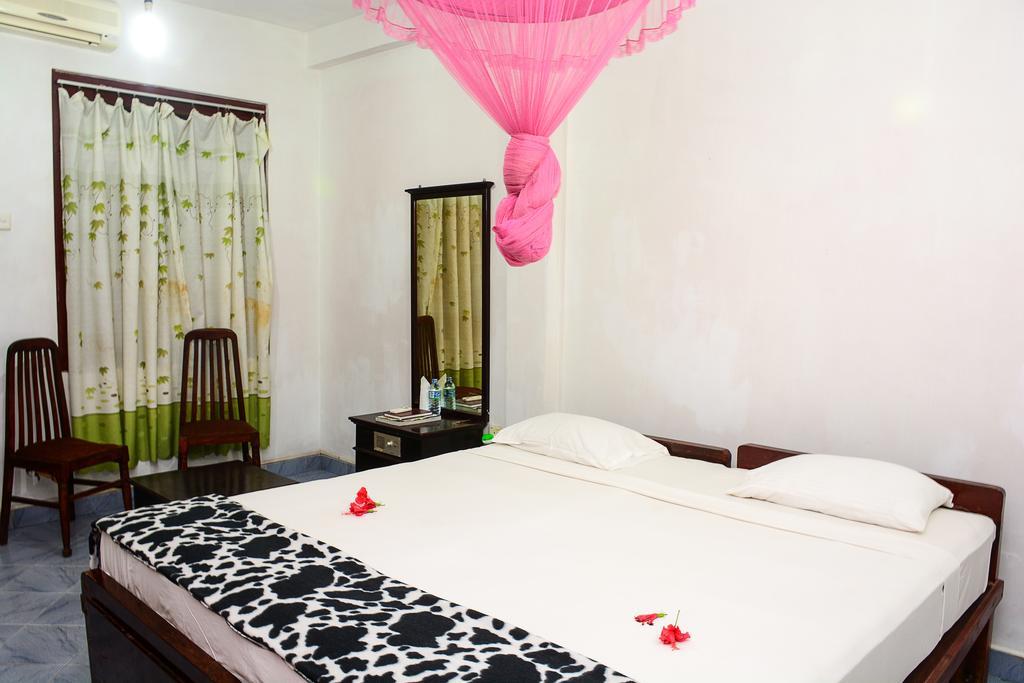 Shanthi Beach Resort Unawatuna Bagian luar foto