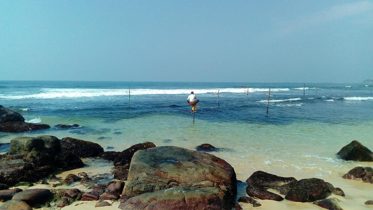 Shanthi Beach Resort Unawatuna Bagian luar foto