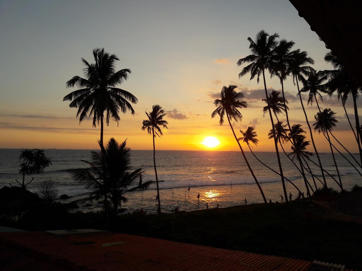 Shanthi Beach Resort Unawatuna Bagian luar foto